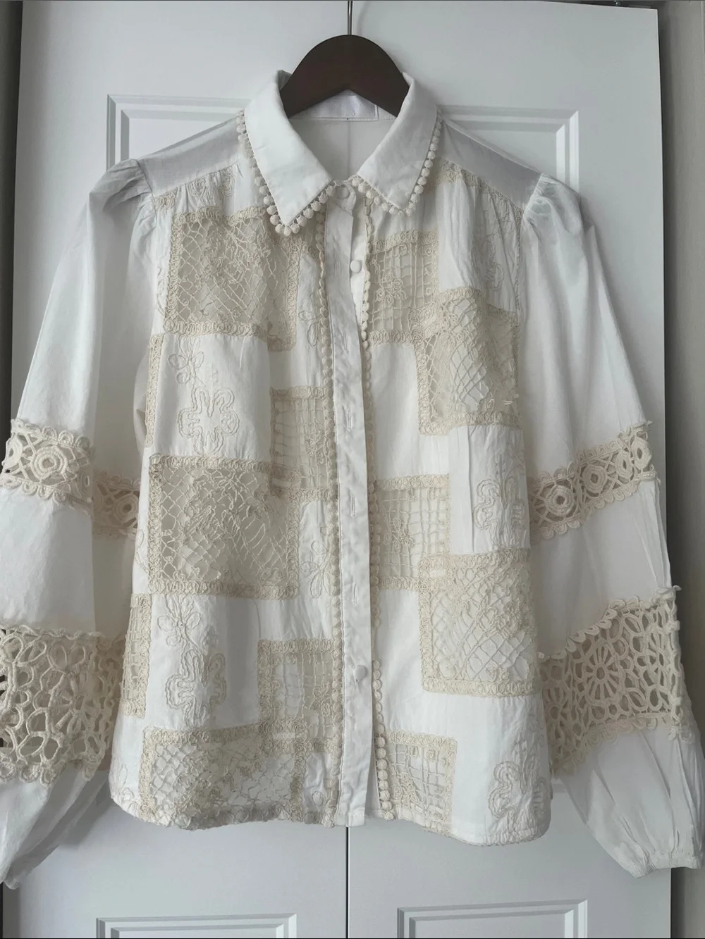 Seek the label Blouse - Picture 2 of 14